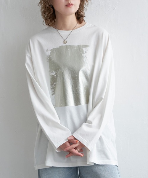 notch.（ノッチ）の「箔プリントロンＴ（Tシャツ/カットソー・レディース・オフホワイト/チャコールグレー・M）」の4枚目の写真