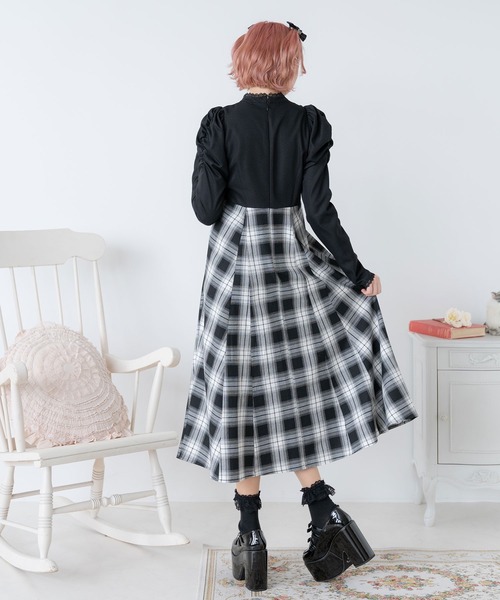 DearMyLoveRose(ディアマイラブローズ)の「デコルテオープンクラシカルワンピース(ワンピース・レディース・ホワイト/ブラック/ブルー・MEDIUM/XX-LARGE/X-LARGE/LARGE)」の12枚目の写真