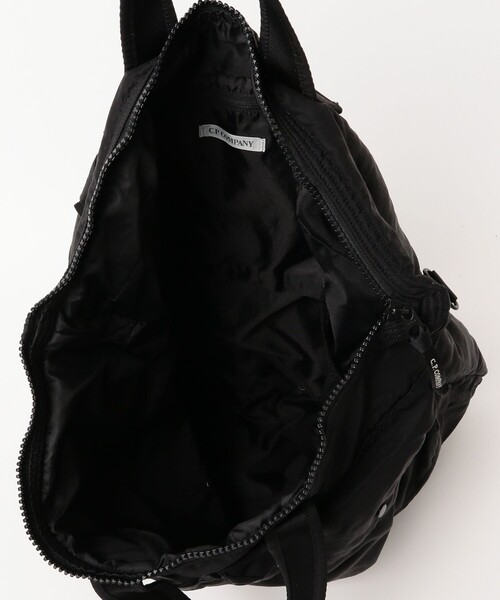 C.P. COMPANY（シーピーカンパニー）の「C.P. Company / Nylon B Tote Bag（ショルダーバッグ・メンズ・ミント/ブラック・ONE SIZE）」の4枚目の写真