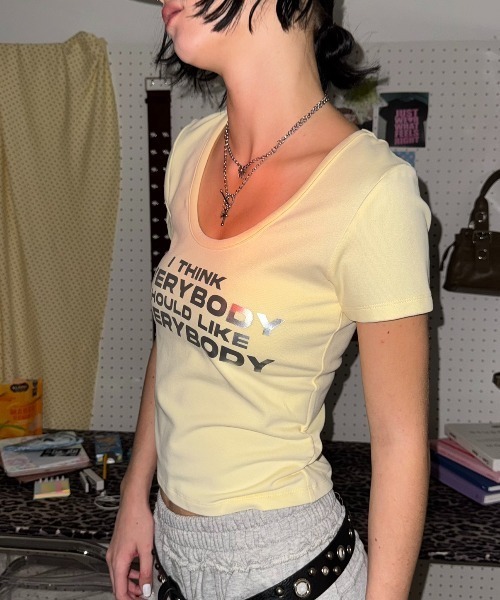 SHAGGIE（シャギー）の「サイドシャーリングUネックTeeシャツ（Tシャツ/カットソー・レディース・ブラック/ホワイト/イエロー/ライトブルー/ネイビー・FREE）」の17枚目の写真