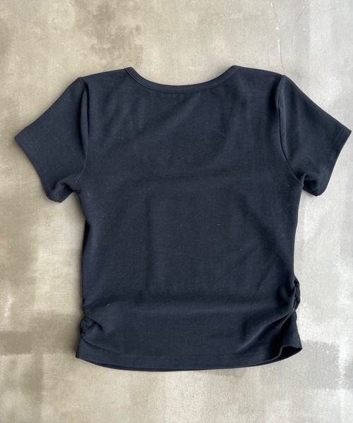 SHAGGIE（シャギー）の「サイドシャーリングUネックTeeシャツ（Tシャツ/カットソー・レディース・ブラック/ホワイト/イエロー/ライトブルー・FREE）」の10枚目の写真