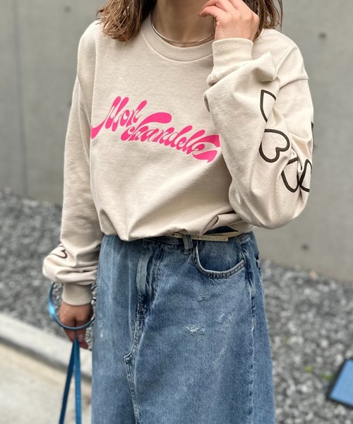 mi via loca（ミヴィアロカ）の「GILDAN 袖ハート発泡ロゴロンT 【PT NO. MVL030 ※2A】（Tシャツ/カットソー・レディース・オフホワイト/オートミール/ベージュ/ピンク/ホワイト系その他・MEDIUM/X-LARGE）」の4枚目の写真