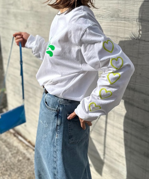 mi via loca（ミヴィアロカ）の「GILDAN 袖ハート発泡ロゴロンT 【PT NO. MVL030 ※2A】（Tシャツ/カットソー・レディース・オフホワイト/オートミール/ベージュ/ピンク/ホワイト系その他・MEDIUM/X-LARGE）」の9枚目の写真