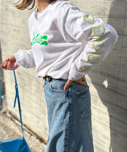 mi via loca（ミヴィアロカ）の「GILDAN 袖ハート発泡ロゴロンT 【PT NO. MVL030 ※2A】（Tシャツ/カットソー・レディース・オフホワイト/オートミール/ベージュ/ピンク/ホワイト系その他・MEDIUM/X-LARGE）」の8枚目の写真