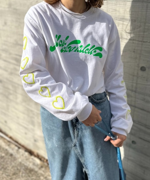 mi via loca（ミヴィアロカ）の「GILDAN 袖ハート発泡ロゴロンT 【PT NO. MVL030 ※2A】（Tシャツ/カットソー・レディース・オフホワイト/オートミール/ベージュ/ピンク/ホワイト系その他・MEDIUM/X-LARGE）」の6枚目の写真