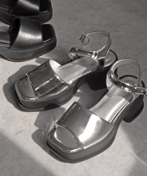 minia（ミニア）の「バルキーパフサンダル（サンダル・レディース・ブラック/シルバー/アイボリー・M/S/LL/L）」の3枚目の写真