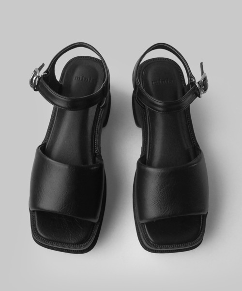 minia（ミニア）の「バルキーパフサンダル（サンダル・レディース・ブラック/シルバー/アイボリー・M/S/LL/L）」の6枚目の写真