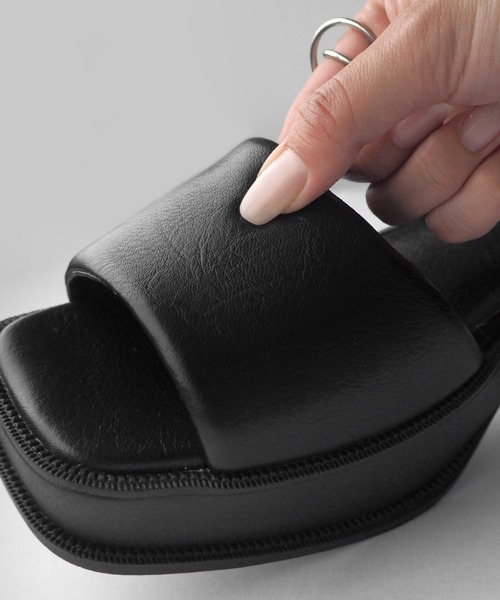 minia（ミニア）の「バルキーパフサンダル（サンダル・レディース・ブラック/シルバー/アイボリー・M/S/LL/L）」の5枚目の写真