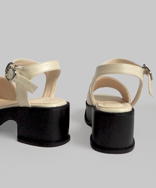 minia（ミニア）の「バルキーパフサンダル（サンダル・レディース・ブラック/シルバー/アイボリー・M/S/LL/L）」の13枚目の写真