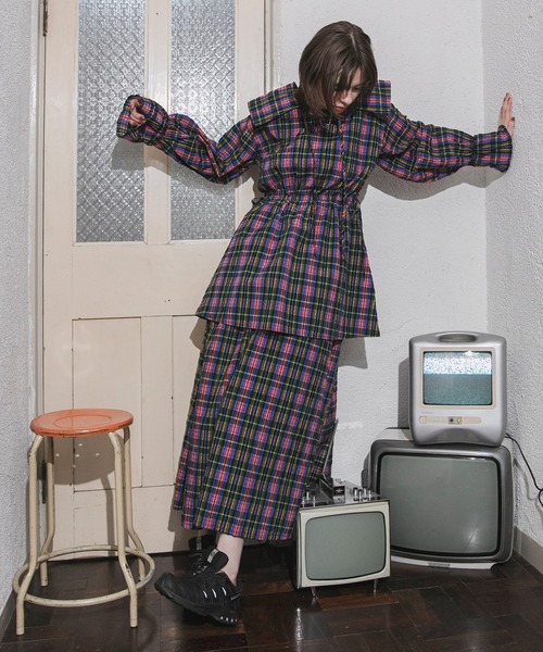 forksy.(フォルクシー)の「【forksy.】セットアップ対応 サッカーチェック柄シャーリングキャミワンピース(ワンピース・レディース・パープル系その他/レッド系その他/ベージュ系その他/ネイビー系1・FREE)」の6枚目の写真