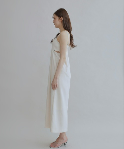 Olu.（オルドット）の「ウエストスリットキャミソールワンピース（ワンピース・レディース・ベージュ/クリーム/ブラック・FREE）」の15枚目の写真