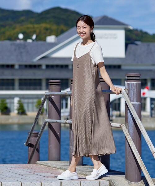 Tiaclasse(ティアクラッセ)の「変形プリーツキャミワンピース&Tシャツ(セットアップ・レディース・グレイッシュベージュ/モカ/ブラック・M/L)」の22枚目の写真