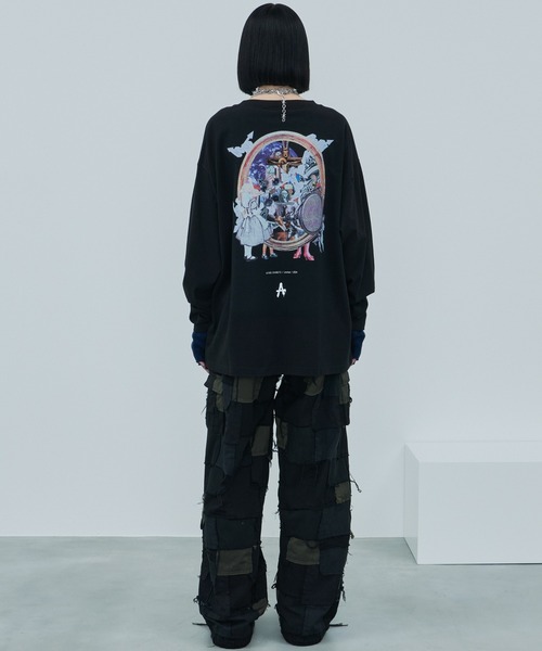 AIVER(アイバー)の「岡本奇太郎×AIVER ワンダーランドロンTEE(Tシャツ/カットソー・メンズ・ブラック/チャコールグレー/ホワイト・SMALL/LARGE/MEDIUM)」の17枚目の写真