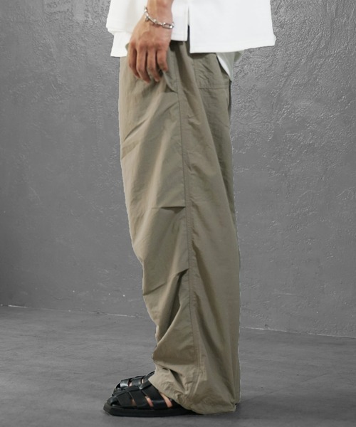 MinoriTY(マイノリティ)の「【MinoriTY】パラシュートカーゴパンツ ワイドパンツ メンズ ユーティリティパンツ シャカパン ナイロンパンツ 秋服 夏服 オーバーサイズ(カーゴパンツ・メンズ・ベージュ/ブラック/ライトグレー・L/M/XL)」の10枚目の写真