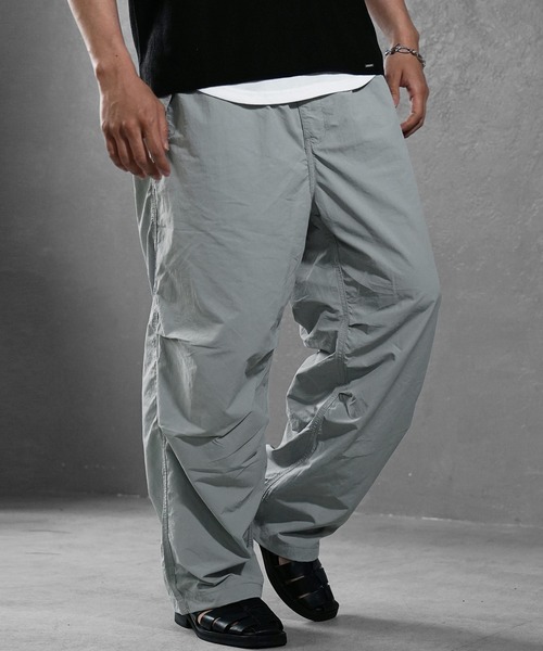 MinoriTY(マイノリティ)の「【MinoriTY】パラシュートカーゴパンツ ワイドパンツ メンズ ユーティリティパンツ シャカパン ナイロンパンツ 秋服 夏服 オーバーサイズ(カーゴパンツ・メンズ・ベージュ/ブラック/ライトグレー・L/M/XL)」の8枚目の写真
