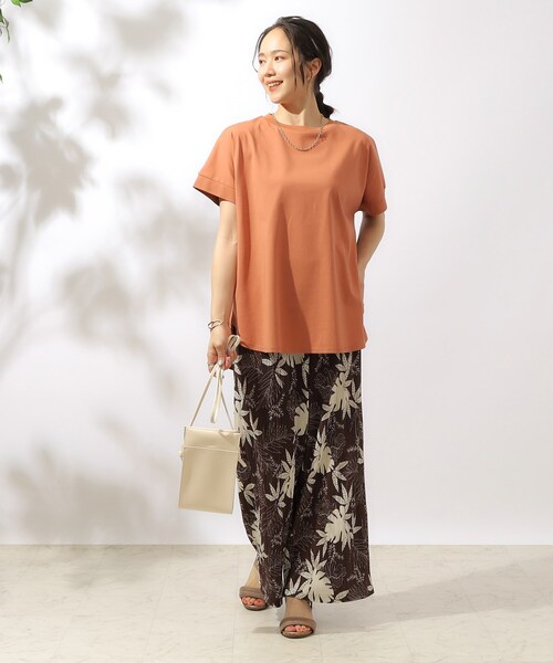 SHOO・LA・RUE（シューラルー）の「【汗ジミ防止/UV】夏も好きな色を着よう 欲ばりTシャツ（Tシャツ/カットソー・レディース・ホワイト/ブラック/グリーン/ダークオレンジ・02/03/04）」の5枚目の写真