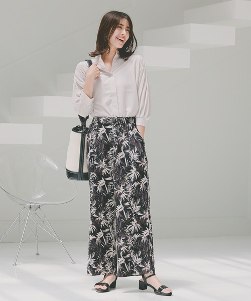 Elura（エルーラ）の「サラサラ着映え袖コンブラウス/124115（シャツ/ブラウス・レディース・ライトベージュ/オフホワイト/ネイビー・LARGE/SMALL/MEDIUM）」の8枚目の写真