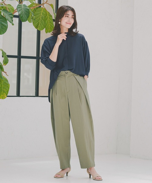 Elura（エルーラ）の「サラサラ着映え袖コンブラウス/124115（シャツ/ブラウス・レディース・ライトベージュ/オフホワイト/ネイビー・LARGE/SMALL/MEDIUM）」の5枚目の写真