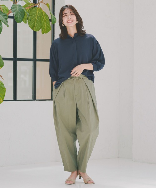 Elura（エルーラ）の「サラサラ着映え袖コンブラウス/124115（シャツ/ブラウス・レディース・ライトベージュ/オフホワイト/ネイビー・LARGE/SMALL/MEDIUM）」の4枚目の写真