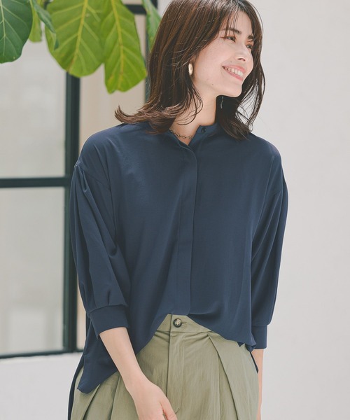 Elura（エルーラ）の「サラサラ着映え袖コンブラウス/124115（シャツ/ブラウス・レディース・ライトベージュ/オフホワイト/ネイビー・LARGE/SMALL/MEDIUM）」の7枚目の写真