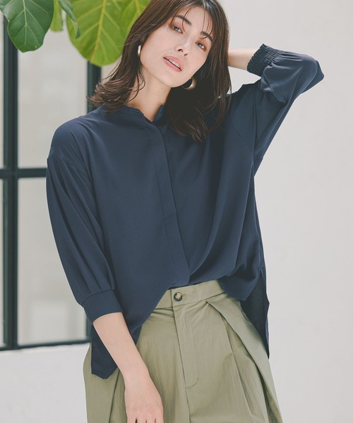 Elura（エルーラ）の「サラサラ着映え袖コンブラウス/124115（シャツ/ブラウス・レディース・ライトベージュ/オフホワイト/ネイビー・LARGE/SMALL/MEDIUM）」の6枚目の写真