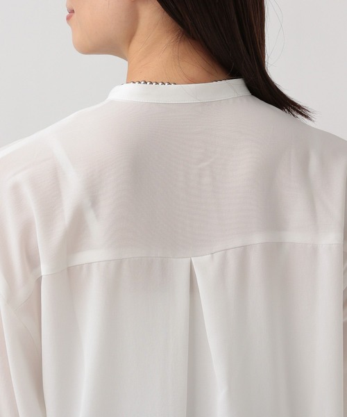 Elura（エルーラ）の「サラサラ着映え袖コンブラウス/124115（シャツ/ブラウス・レディース・ライトベージュ/オフホワイト/ネイビー・LARGE/SMALL/MEDIUM）」の15枚目の写真