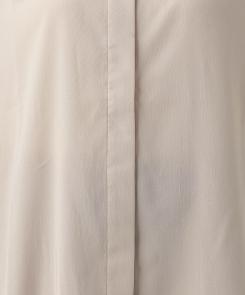 Elura（エルーラ）の「サラサラ着映え袖コンブラウス/124115（シャツ/ブラウス・レディース・ライトベージュ/オフホワイト/ネイビー・LARGE/SMALL/MEDIUM）」の13枚目の写真