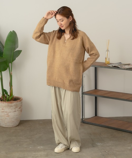 ROOPTOKYO(ループトウキョウ)の「Loose silhouette V-neck knit / オーバーサイズニット Vネック(ニット/セーター・レディース・ベージュ/ホワイト/グレー・M)」の9枚目の写真