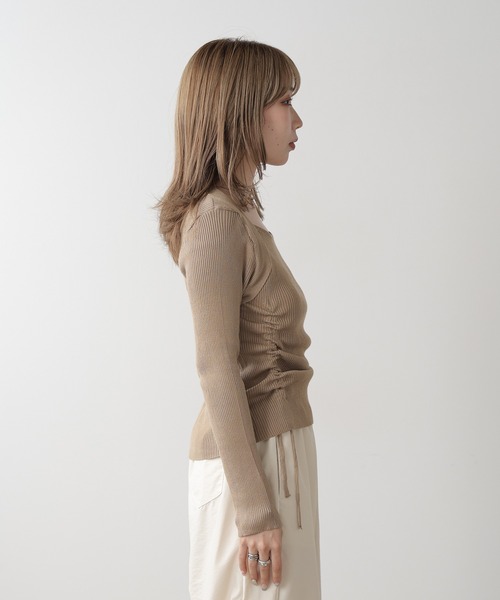 AO2(アオズ)の「Drawstring Ribbon Ribbed Tops / ドロストリボントップス(Tシャツ/カットソー・レディース・カーキ/アイボリー・FREE)」の17枚目の写真