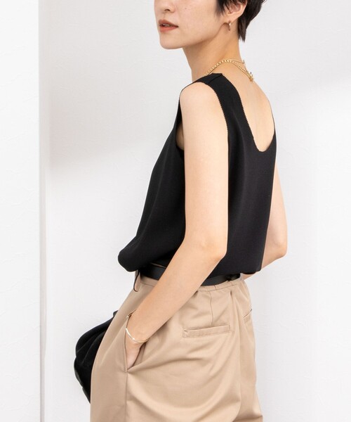 NOLLEY’S Sophi(ノーリーズソフィ)の「バックサテンジョーゼット4WAYタンク(タンクトップ・レディース・ベージュ/ブラック/オフホワイト・36/38)」の2枚目の写真