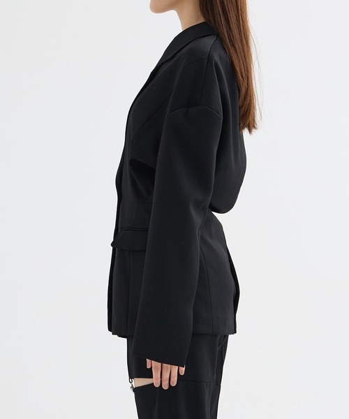 THE PERMANENT EYE(ザパーマネントアイ)の「【GURTWEIN/ガーウィン】steep shoulders tailored blazer/パワーショルダーテーラードジャケット(テーラードジャケット・レディース・ブラック・SMALL)」の4枚目の写真