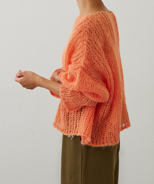 earthy(アーシー)の「シアーハンドライクオーバーニット(ニット/セーター・レディース・オフホワイト/モカ/オレンジ/ブラック・FREE)」の4枚目の写真