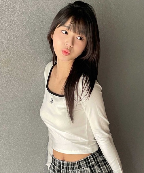 muahmuah(ムーアムーア)の「A'GEM/9 × .kom『muah muah/ムーアムーア』LOGO STITCH SQUARE NECK COLORING LONG SLEEVE/ロゴステッチ スクエアネック カラリングロングシャツ(Tシャツ/カットソー・レディース・ブラック/ホワイト/ネイビー・FREE)」の19枚目の写真