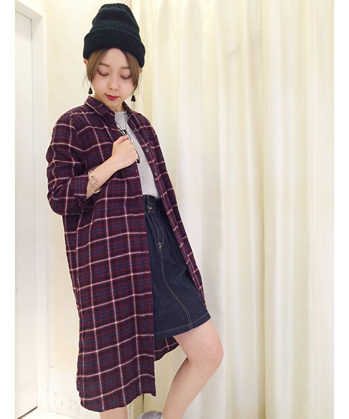 one after another NICE CLAUP(ワンアフターアナザーナイスクラップ)の「【ナイスクラップ】チェックロングシャツ(シャツ/ブラウス・レディース・オフホワイト/ボルドー/ネイビー・FREE)」の3枚目の写真