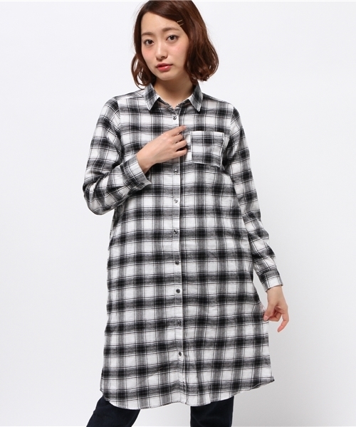 one after another NICE CLAUP(ワンアフターアナザーナイスクラップ)の「【ナイスクラップ】チェックロングシャツ(シャツ/ブラウス・レディース・オフホワイト/ボルドー/ネイビー・FREE)」の1枚目の写真