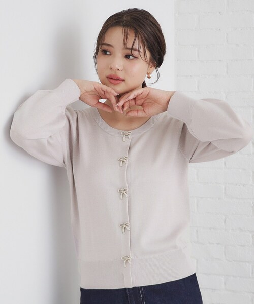 index（インデックス）の「◆リボンパール調ビジューカーディガン【洗える】（カーディガン/ボレロ・レディース・オフホワイト/ブラック/サックスブルー系5/ピンク系1・36/38/40/42）」の13枚目の写真