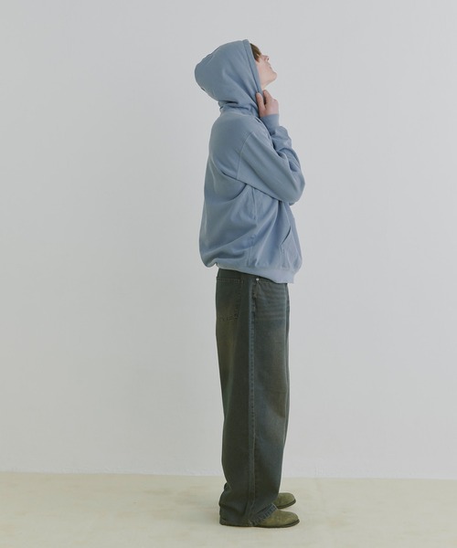 COLIN(コリン)の「COLIN:GARMENT DYE SWEAT PARKA(パーカー・メンズ・レッド/ブルー/チャコールグレー・L/M)」の15枚目の写真