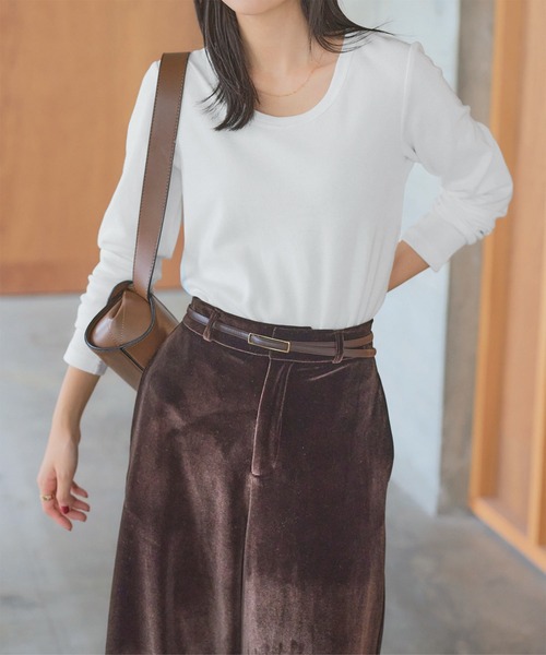 KOBE LETTUCE（コウベレタス）の「[ M L XL 選べるサイズ ] 深Uネック細リブ長袖Tシャツ（Tシャツ/カットソー・レディース・オフホワイト/ベージュ/レッド/ブラック/グレー/グリーン/アイボリー系/ネイビー/ピンク/イエロー系・L/M/XL）」の11枚目の写真