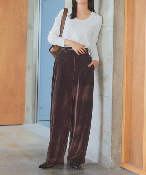 KOBE LETTUCE（コウベレタス）の「[ M L XL 選べるサイズ ] 深Uネック細リブ長袖Tシャツ（Tシャツ/カットソー・レディース・オフホワイト/ベージュ/レッド/ブラック/グレー/グリーン/アイボリー系/ネイビー/ピンク/イエロー系・L/M/XL）」の13枚目の写真