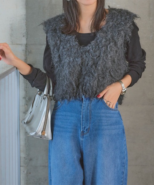 KOBE LETTUCE（コウベレタス）の「[ M L XL 選べるサイズ ] 深Uネック細リブ長袖Tシャツ（Tシャツ/カットソー・レディース・オフホワイト/ベージュ/レッド/ブラック/グレー/グリーン/アイボリー系/ネイビー/ピンク/イエロー系・L/M/XL）」の16枚目の写真