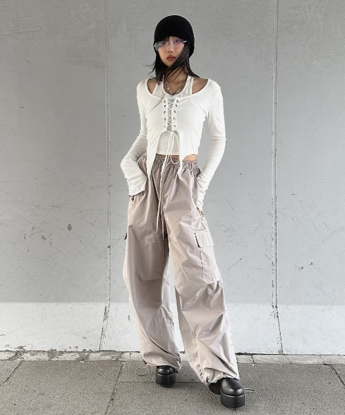 LVEU.(ラブユ.)の「【LVEU.】レースアップレイヤードトップス / トップス カットソー 長袖 レースアップ リブ レイヤード クロップド フレアスリーブ バレエコア ショート ブラック ホワイト(Tシャツ/カットソー・レディース・ブラック/ホワイト・FREE)」の9枚目の写真