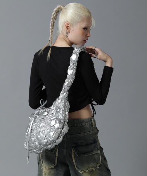 SIS(エスアイエス)の「【WEB限定】SIS/エスアイエス/メタリックギャザーバッグ(トートバッグ・レディース・シルバー/ブラック・F)」の16枚目の写真