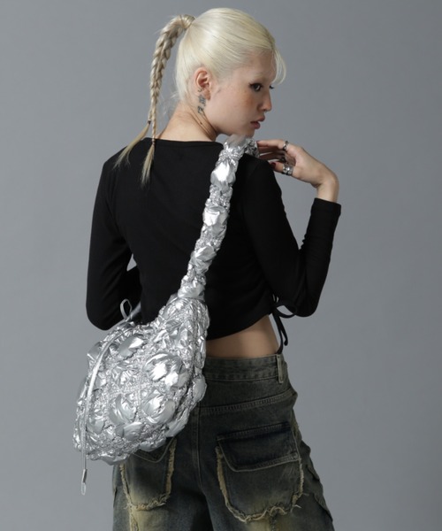SIS(エスアイエス)の「【WEB限定】SIS/エスアイエス/メタリックギャザーバッグ(トートバッグ・レディース・シルバー/ブラック・F)」の9枚目の写真