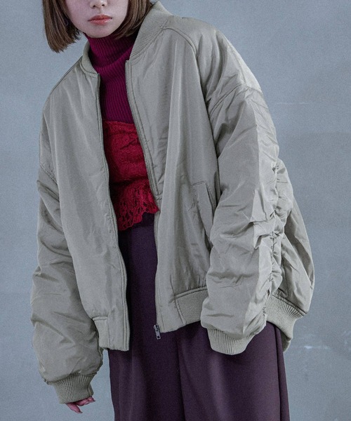 Fashion Letter（ファッションレター）の「ギャザースリーブ 中綿入り オーバーサイズMA-1（MA-1・レディース・ブラック/アイボリー/グレー・M）」の2枚目の写真