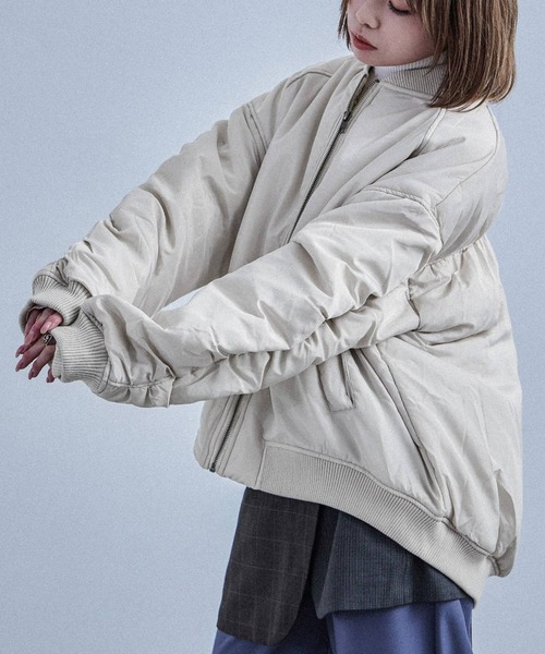 Fashion Letter（ファッションレター）の「ギャザースリーブ 中綿入り オーバーサイズMA-1（MA-1・レディース・ブラック/アイボリー/グレー・M）」の6枚目の写真