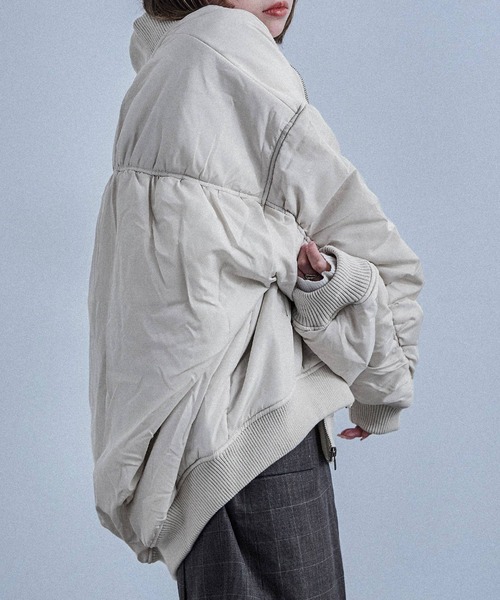 Fashion Letter（ファッションレター）の「ギャザースリーブ 中綿入り オーバーサイズMA-1（MA-1・レディース・ブラック/アイボリー/グレー・M）」の11枚目の写真