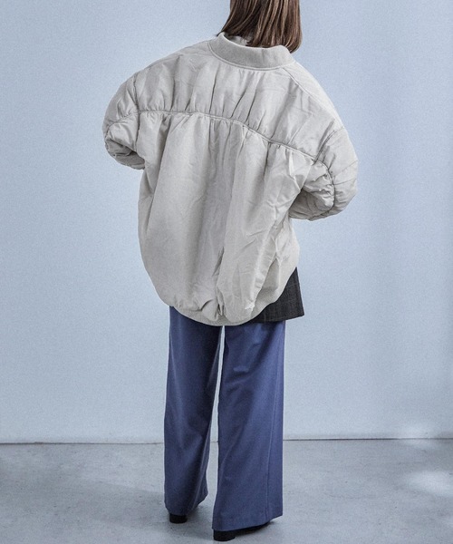 Fashion Letter（ファッションレター）の「ギャザースリーブ 中綿入り オーバーサイズMA-1（MA-1・レディース・ブラック/アイボリー/グレー・M）」の13枚目の写真
