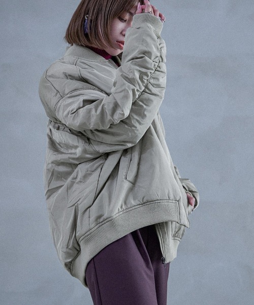 Fashion Letter（ファッションレター）の「ギャザースリーブ 中綿入り オーバーサイズMA-1（MA-1・レディース・ブラック/アイボリー/グレー・M）」の15枚目の写真