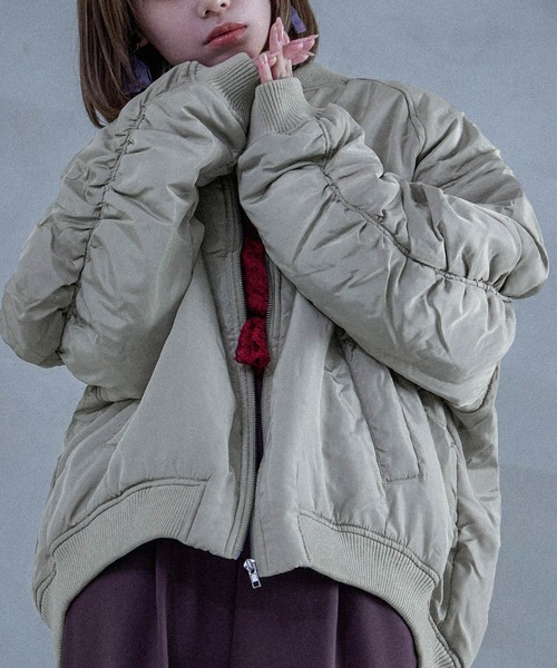 Fashion Letter（ファッションレター）の「ギャザースリーブ 中綿入り オーバーサイズMA-1（MA-1・レディース・ブラック/アイボリー/グレー・M）」の16枚目の写真