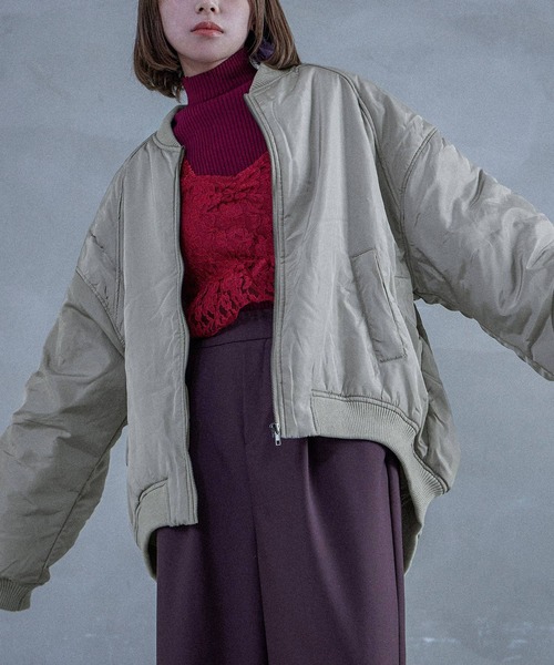 Fashion Letter（ファッションレター）の「ギャザースリーブ 中綿入り オーバーサイズMA-1（MA-1・レディース・ブラック/アイボリー/グレー・M）」の18枚目の写真